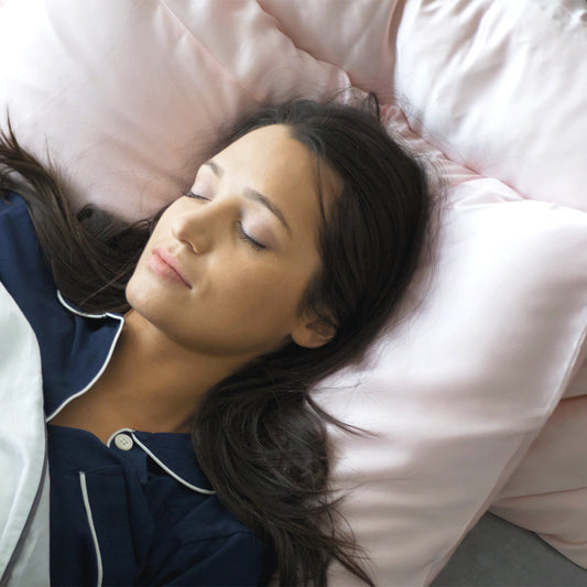 The Beauty of Silk Pillowcases: Unveiling the Hidden Benefits
